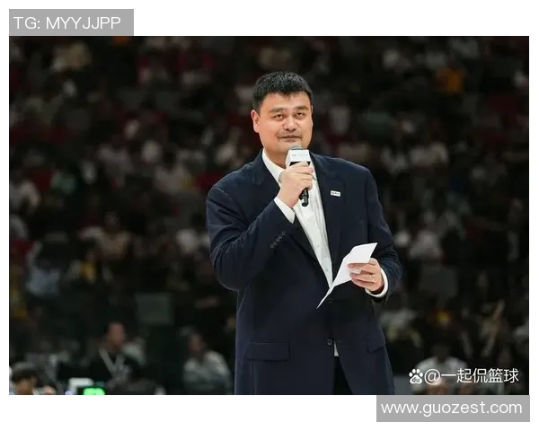 姚明与队记者的深度对话揭示篮球背后的故事与情感 姚明与队记者的深度对话揭示篮球背后的故事与情感