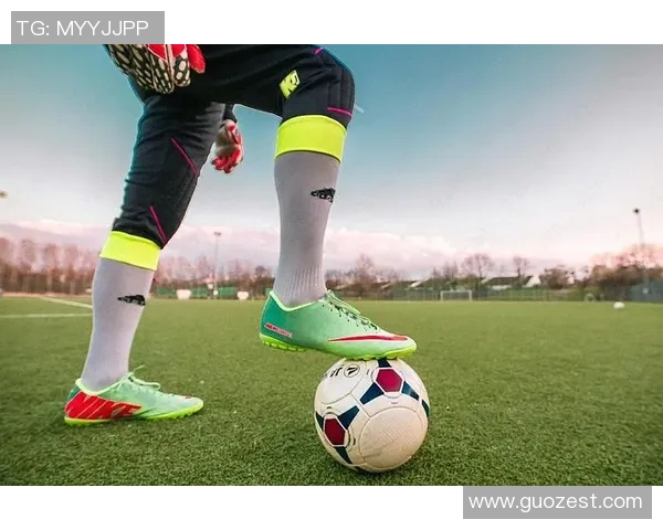 欧洲足球明星的辉煌历程与各国足球文化的深度融合探讨