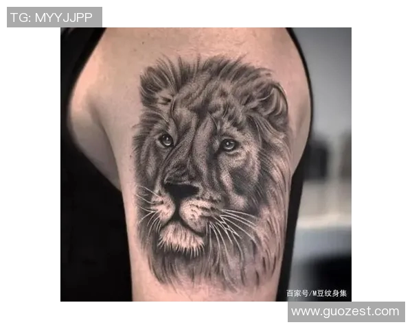 足球明星背部狮子纹身揭示个性与力量的完美结合 足球明星背部狮子纹身揭示个性与力量的完美结合