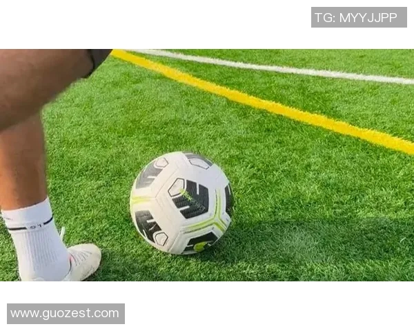 足球明星如何运用外脚背技巧精准传球与射门的秘密解析