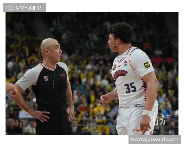 CBA焦点战上海久事迎战广东队双方争夺季后赛席位的关键对决