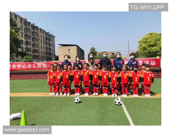 小孩模仿足球明星精彩瞬间合集视频分享让你乐享无穷乐趣